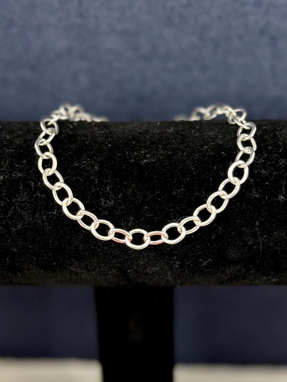 JAMES AVERY Sterling Silver Forged Link Oval Cable Charm Bracelet; 8”